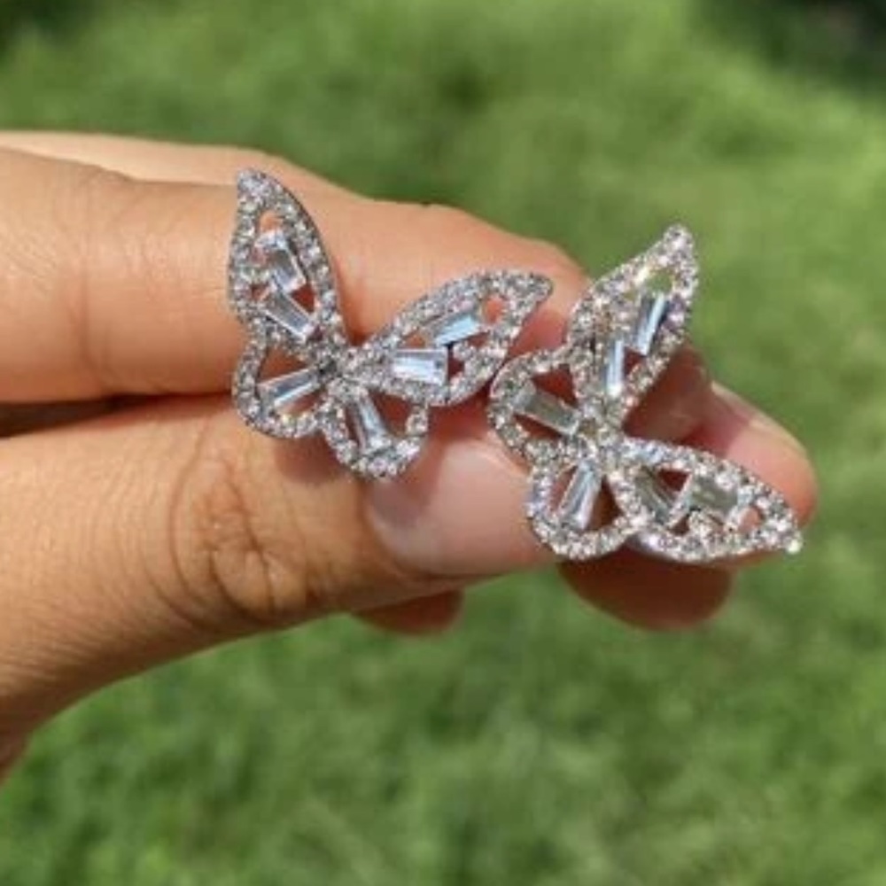 New Gorgeous Sparkly 925 Silver Butterfly Stud Ear - Picture 6 of 6